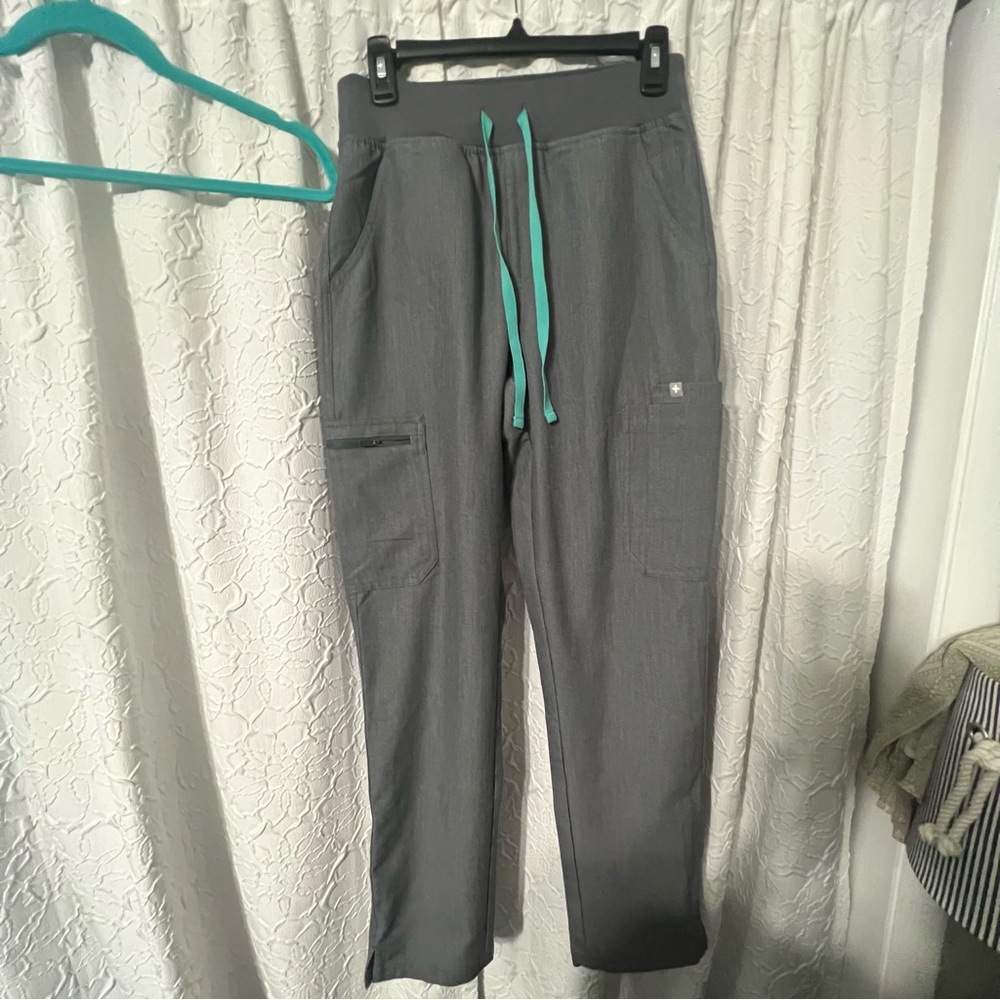 Small Figs graphite  scrub set  with Teal Drawstring